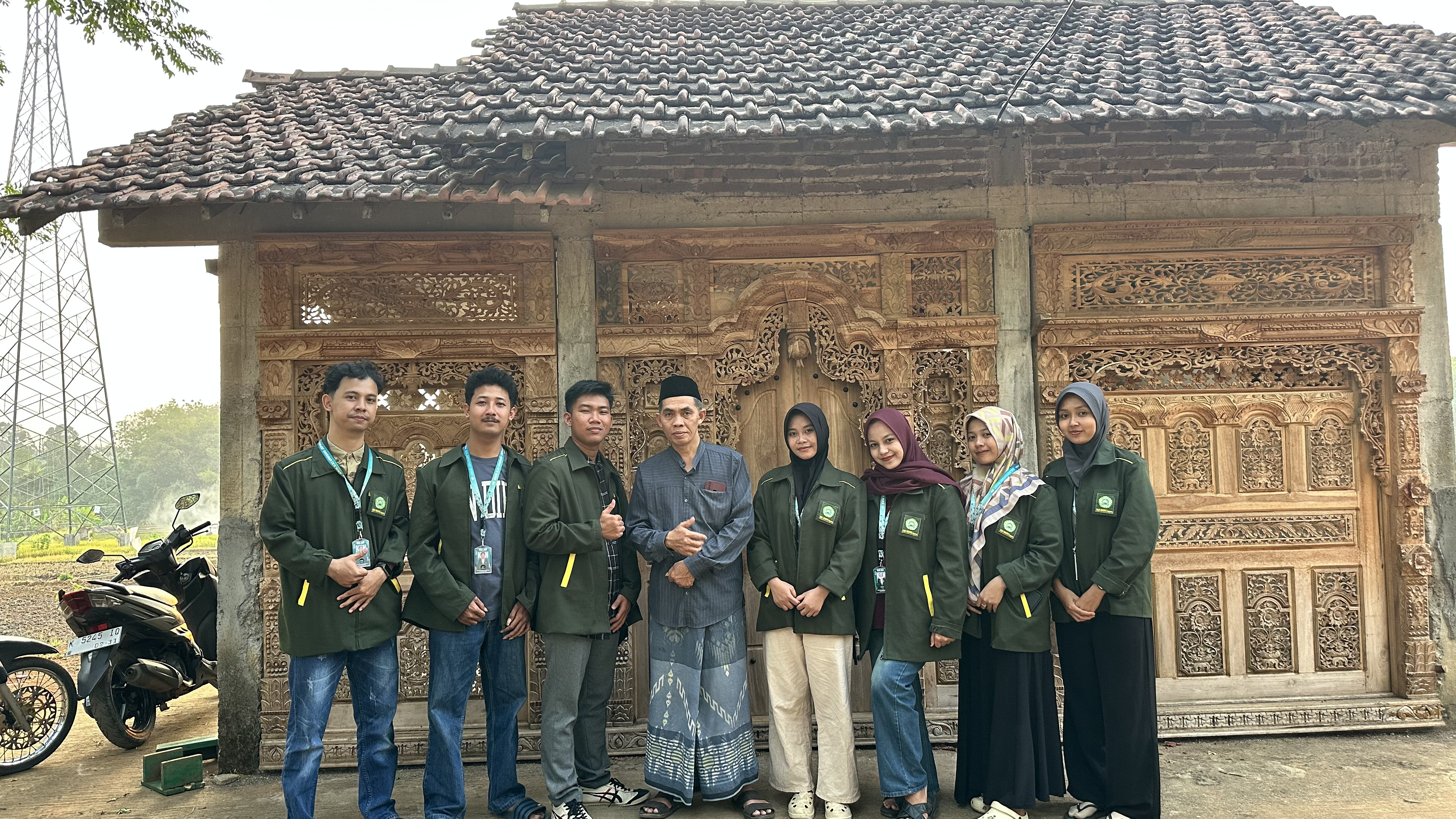 Ziarah Makam Mbah Murtadlo sebagai Bentuk Penghormatan dan Pengenalan Sejarah Desa Rajekwesi